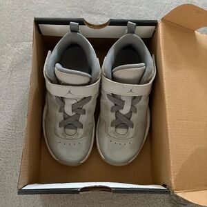 Little Kids Jordan Stay Loyal 3 Sneakers